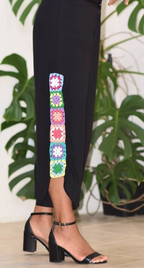 Calça Pantacourt Preta SunFlowers